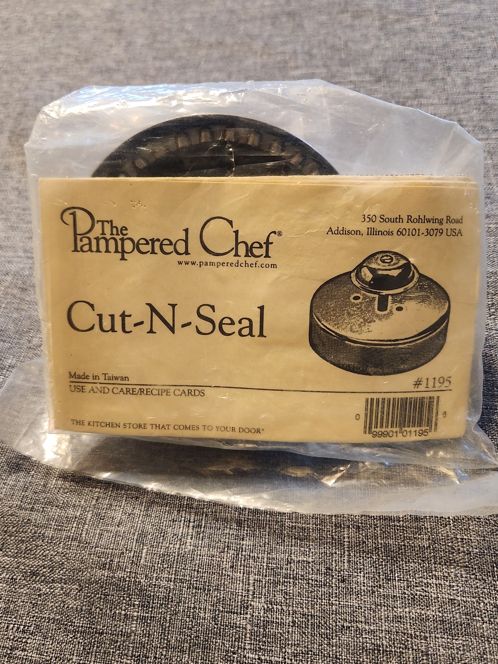 The Pampered Chef Cut-N-Seal Kitchen Tool #1195 NEW IN ORIGINAL PACKAGING